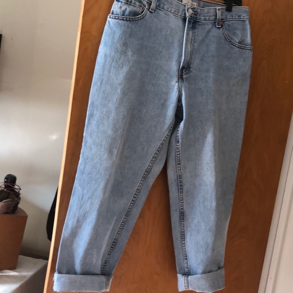 👖HIGH WAISTED VINTAGE LEVIS👖 - Picture 2 of 5